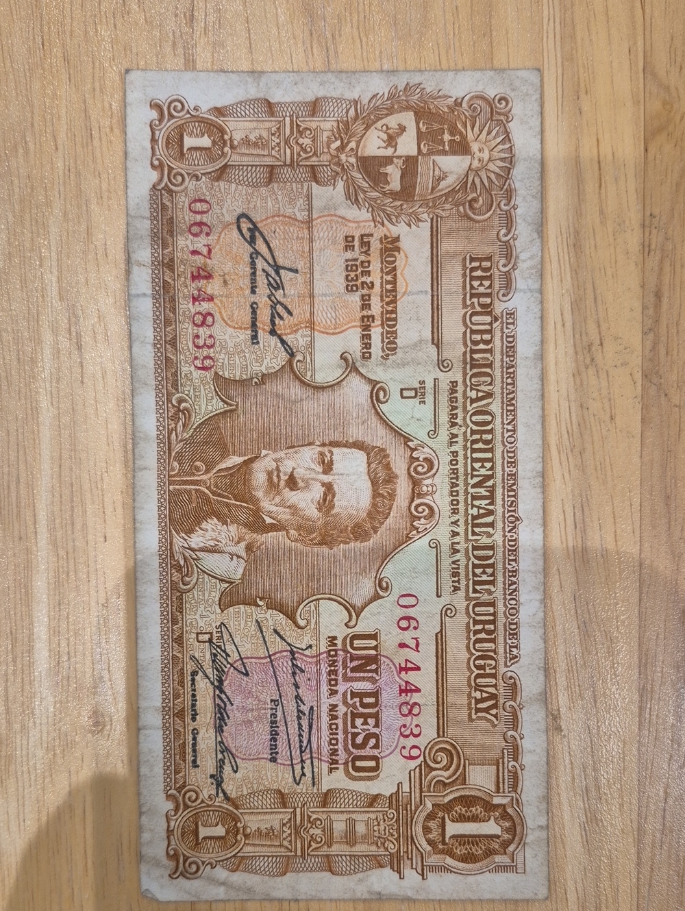 Vintage Un Peso Uruguay Banknote - Brown